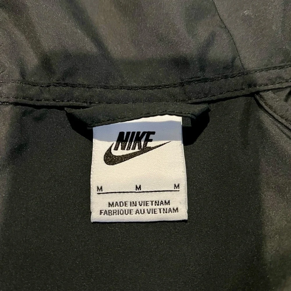 Nike Youth Black Packable Windbreaker Rain Jacket Medium NWOT new never worn - Picture 7 of 7